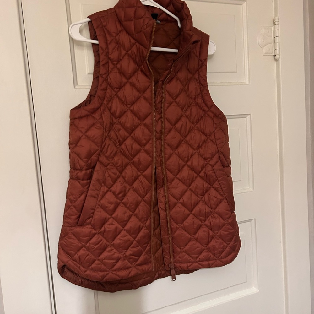 Athleta puffer vest